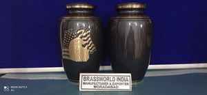 Urna funeraria de latón negro de Brassworld India de estilo americano con líneas doradas Suministros de cremación funeraria - Product Image 3