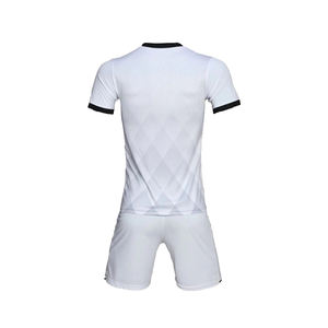 Uniformes de fútbol personalizados de alta calidad para adultos, kit de equipo de poliéster verde con estilo duradero con impresión de nombre, nuevos conjuntos de tendencia - Product Image 3