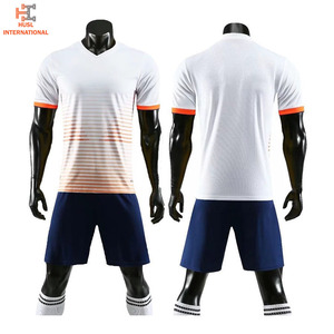 Ensemble de maillots de football avec logo personnalisé de haute qualité Sublimation respirante Fonction de séchage rapide Nom de l'équipe vierge Vêtements d'entraînement de football Enfants Adultes - Product Image 2