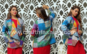 Chaqueta de talla grande Vintage acolchada Kantha Silk Patchwork Reversible Bohemian Shrug-Bordado a mano - Product Image 5