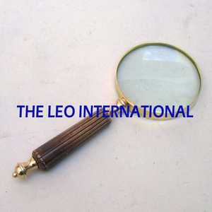 Lupa decorativa de latón para lectura, ideal para regalos empresariales, en pares o en lotes de tres. - Product Image 3