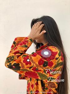Chaqueta tipo kimono informal de trabajo de estilo Vintage bordada Suzani para mujer hecha de fábrica personalizada patrones naturales de gran tamaño hasta el suelo - Product Image 2