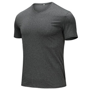 Camiseta polo deportiva unisex de poliéster de secado rápido personalizada para hombre y mujer con logo personalizado. - Product Image 3