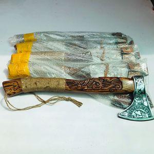 Juego de 5 ejes Tomahawk de grado industrial, herramientas manuales de supervivencia para acampar multifuncionales, mangos de madera natural con diseño grabado - Product Image 1