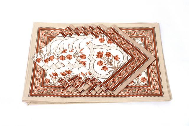 สีน้ำตาล