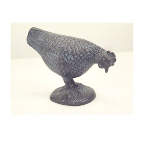 Poule en aluminium de haute qualité mangeant des grains Décor de jardin - Product Image 1