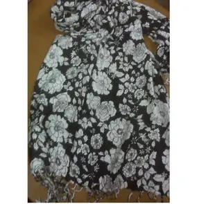 100% ผ้าปาชมินาผ้าเรยอนพิมพ์ลายวิสโคสผ้าคลุมไหล่แฟชั่นดีไซน์ดอกไม้เครื่องประดับฤดูหนาวฮิญาบแบบยุโรปสำหรับผู้ใหญ่มุสลิม - Product Image 1