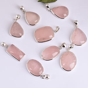 Hermoso colgante de Calcedonia natural 100%, diseño de Rosa hecho a mano, exclusivo para cristianos para regalo - Product Image 3