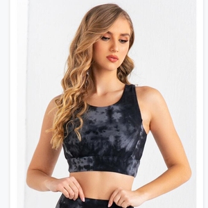 Soutien-gorge de sport tie-dye imprimé pour femme, personnalisable avec logo, idéal pour le fitness et le yoga, doublure en spandex, séchage rapide et respirant – Vente en gros - Product Image 3