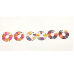 Exquisitos pendientes de rafia geométricos bohemios personalizados para mujer, joyería de oro a precio mayorista para ocasiones navideñas y de regalo - Product Image 4