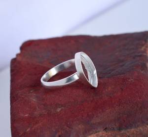 แหวนอัญมณีชั้นดีคอลเลกชั่นใหม่925มม. รูปทรงเพชรขอบเรียบ7X14มม. มีเพชรต่ำ - Product Image 2