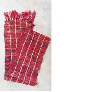 ผ้าพันคอผ้าพันคอทำจากผ้าไหมที่ทำจากเส้นด้ายรีไซเคิลในสีรุ้งหลายสี