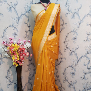 Vichitra soie Saree avec chemisier pièce femmes indiennes porter un usage décontracté Sari pas cher bas prix fabrication en gros Surat Alphanumero - Product Image 1