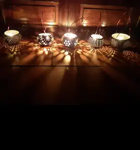 नारियल Tealight धारक आपूर्तिकर्ता 100% हस्त नारियल चाय प्रकाश धारक, वियतनाम घर सजावट चांदी स्वनिर्धारित लोगो प्राकृतिक