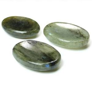 Labradorite Worry Stone Flashy Belle pierre précieuse Pierre de pouce Pierre semi-précieuse artisanale - Product Image 1