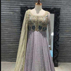 Robe gracieuse au sol avec perles de verre en cristal ornées de paillettes boutons taille naturelle-pour les fêtes de mariage en 2022 - Product Image 1