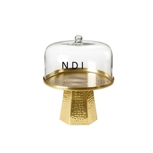 Décoration de table au design martelé, finition plaquée or, support à gâteau avec dôme en verre, utilisation pour les mariages, les fêtes et la restauration - Product Image 1