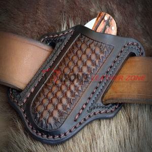 Funda de cuero con grabado en relieve para cuchillo, plegable, en ángulo - Product Image 4