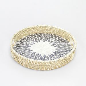 Natural tejida a mano ronda de mimbre bandeja con la madre de la perla tejido decoración venta al por mayor - Product Image 1