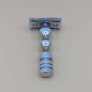 Etiqueta privada Mango de moda Maquinilla de afeitar de seguridad de doble filo Maquinilla de afeitar de peluquero clásica de la mejor calidad - Product Image 6