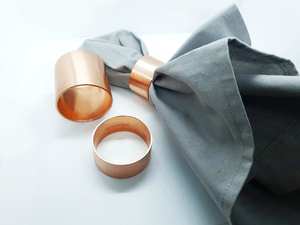 Anneaux de serviette ronds en cuivre tendance en métal ensemble de 4 avec différentes tailles parfait pour la vaisselle de mariage élégante - Product Image 5