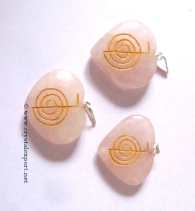 Mayorista de colgantes de corazón de Choko Reiki de cuarzo rosa natural disponibles para la venta - Product Image 1