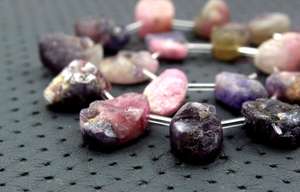 พลอยทัวร์มาลีนธรรมชาติแบบไม่ผ่านการบำบัด,พลอยรูปวงรีหยาบสำหรับการทำเครื่องประดับ1เส้น20ชิ้น - Product Image 3