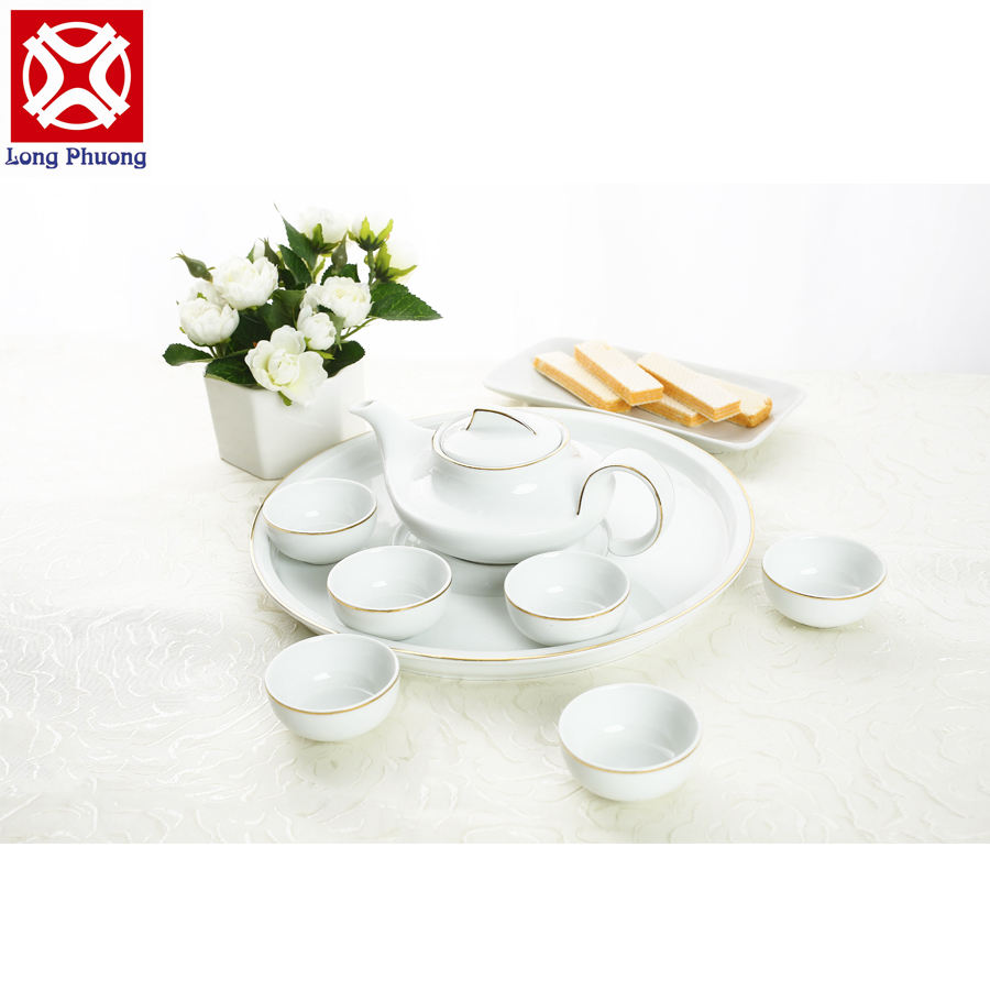 สีขาวมีขอบสีทอง