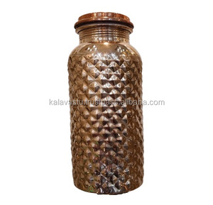 Jarra de cobre puro con juego de vidrio Vasos Premium para sus bebidas refrescantes - Product Image 5
