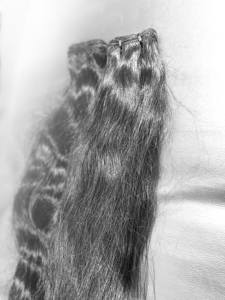 Extensions de cheveux humains naturels indiens non transformés avec fermeture à lacet en couleurs noires et brunes - Product Image 2