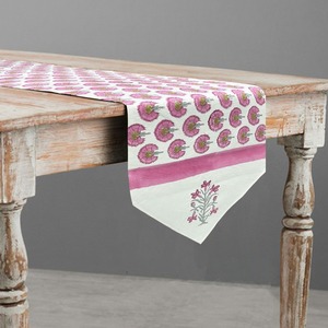 Camino de Mesa de Lona de Algodón Indio con Estampado Floral Hecho a Mano - Product Image 6