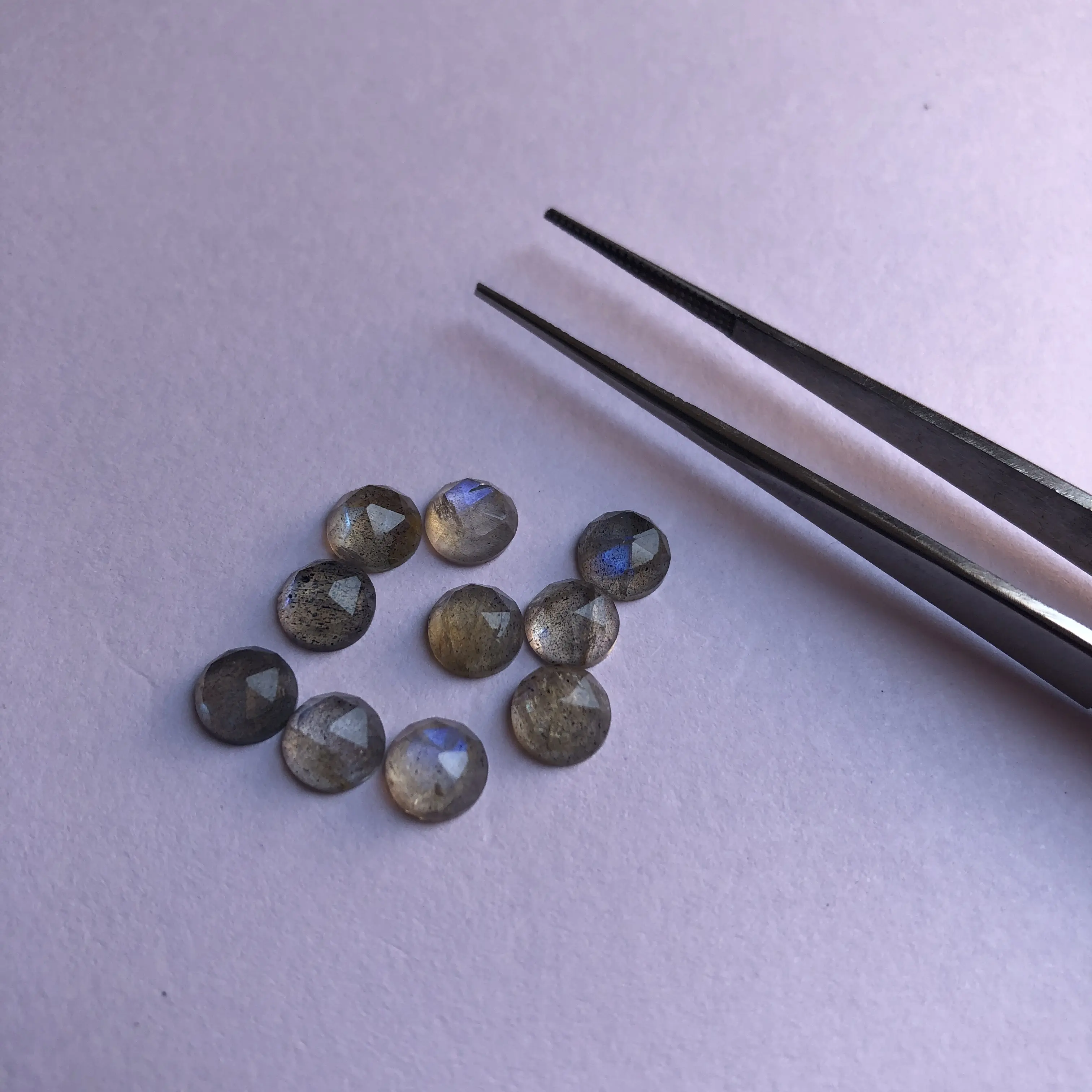 5mm 자연 Labradorite 돌 라운드 로즈 컷 느슨한 최신 디자인 카보 숑 세미 보석 공급 업체