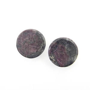 ต่างหูสีม่วงธรรมชาติสวยงาม คู่ละ 14 มม. ทรงกลม คาโบชอง อิวดิไลต์ พลอยแท้ 12.75 กะรัต แบบเม็ดเดี่ยว สำหรับทำเครื่องประดับ - Product Image 6