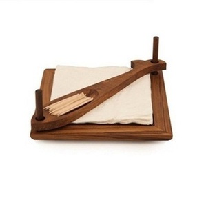 Portapañuelos de Madera Tallado a Mano, Diseño Tradicional Chino, Forma de Media Luna, Soporte Decorativo para Servilletas - Product Image 4