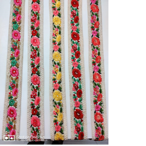 ริบบิ้นและลูกไม้ปักลายดอกไม้หลากสีสันและลวดลาย เหมาะสำหรับร้านขายริบบิ้น - Product Image 1