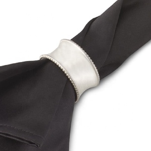 Porte-serviettes en métal doré argenté minimaliste écologique avec bordure concave perlée 2021 Décoration de table pour fête mariage - Product Image 1