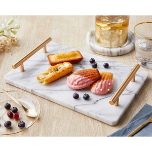 Holar-bandeja para servir de mármol rectangular, hecha en Taiwán, con asas doradas - Product Image 2