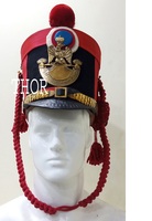 Casque d'armure médiévale en cuir classique de couleur noire et rouge incroyable casque d'officier de bonne chance