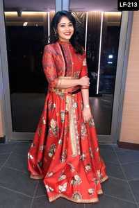 Lehenga Choli à impression numérique florale lourde de style indien et pakistanais pour femmes tenues de fête et de soirée avec Choli traditionnel - Product Image 4