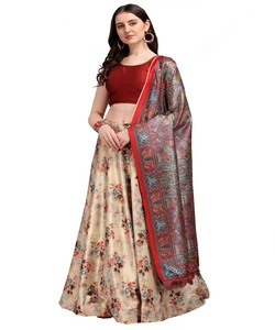 Vente en gros Prix le plus bas Designer coloré brodé travail manuel Lehenga Choli avec chemisier traditionnel personnalisé vêtements en gros ethnique - Product Image 2