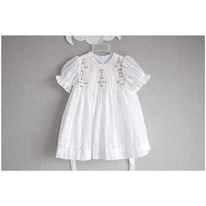 Robe smockée pour filles, tenue de bébé, vêtements pour enfants, smockée brodée à la main, vente en gros, nouvelle collection - Product Image 3