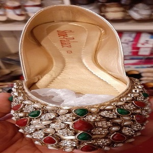 Ladies Fancy Khussa Zapatos Pares con Kundan Work - Product Image 6