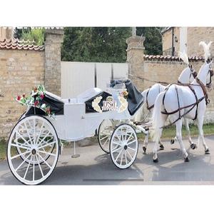 Barouche royale à chevaux blancs à toit ouvert pour les mariages, élégante carrosse à chevaux blancs pour les mariages - Product Image 1