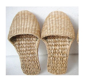 Pantofola di alghe di nuova moda con taglie e logo personalizzato da utilizzare per l'hotel di pantofole da donna di casa in stock dai mestieri di <span class=keywords><strong>paglia</strong></span> del Vietnam - Product Image 1