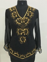 Vêtement féminin tendance printemps/été en georgette avec appliques, perles et sequins, broderie à la main, éco-responsable et respirant