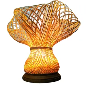 Лидер продаж, высококачественные настольные лампы в стиле бохо из бамбука, Бамбуковая лампа ручной работы с плетеным абажуром и цветущим цветком