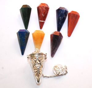 Fournisseur de pendules à cage de chakra facettés Triquetra : Pendules à cage de chakra facettés Triquetra à vendre - Product Image 1