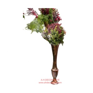 Vase à fleurs unique en aluminium argenté avec différents motifs pour la décoration de table à la maison - Product Image 3