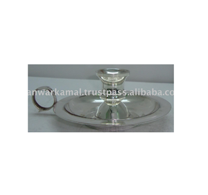 Bougeoir en laiton argenté avec article décoratif au look unique et attrayant pour salon, église, bureau, hall et cadeau. - Product Image 1