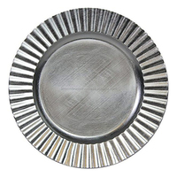 Plaque de chargement classique bordure en relief argent fini assiette de chargement plats assiettes